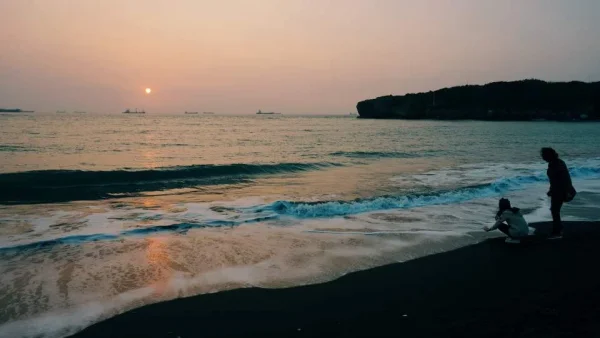 高雄旗津海边，岁末的黄昏