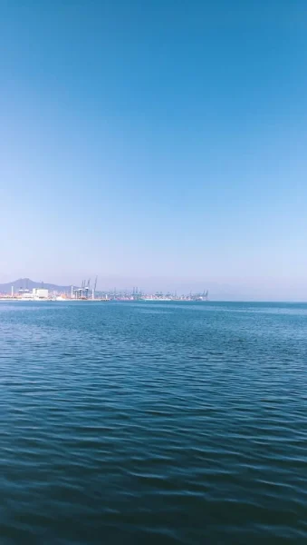 除夕的沙头角栈道，蓝的让人心碎
