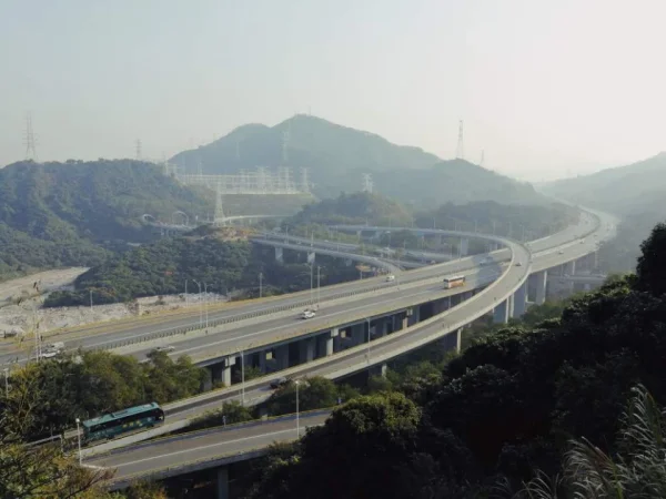 梅林坳至长岭陂绿道上的某处，人工造就的拍照点