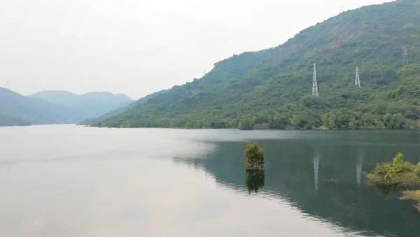 又经过了梅林水库，总得再来一张
