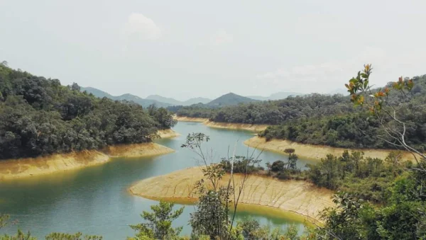 香港大榄涌水塘，没有找到能拍出千岛湖景观的角度