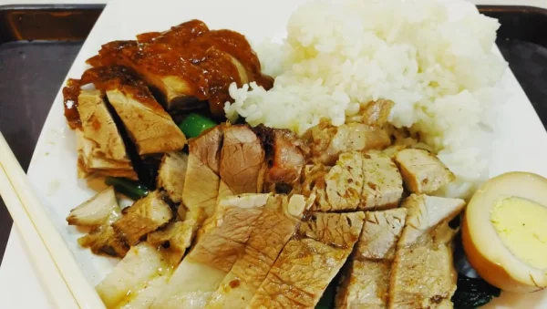食堂。是因为你对我的温柔，所以我懂得对别人好