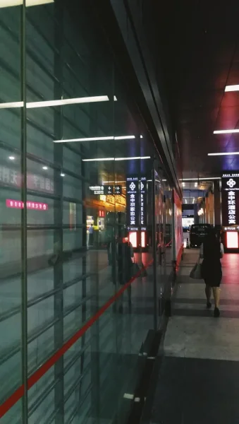 金中环国际商务大厦，很有上个年代的feel