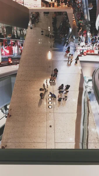 香港东荟城。早已逛腻的outlets
