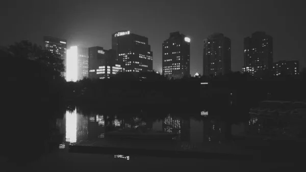 团结湖公园。夜跑，晚上好多人，有点跑不开