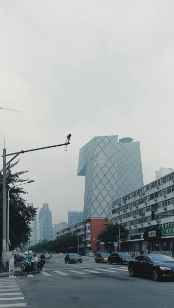 光华路。冷静的周末清晨，其实心里焦虑无比