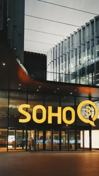 光华路SOHO。夜跑后骑车回去