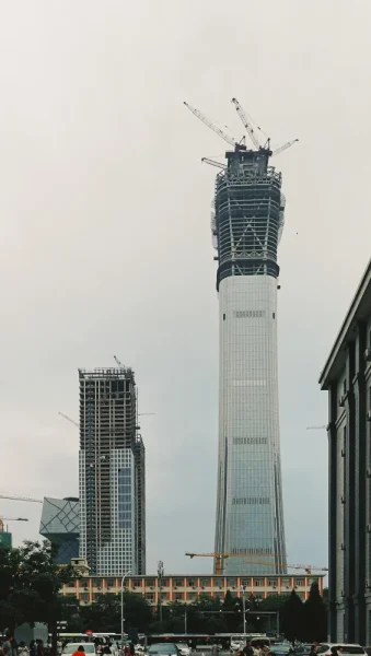 中国尊应该会成为我在北京出境率最高的项目，毕竟拉开窗帘就看的到。