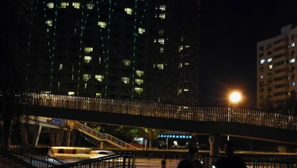 广渠门南滨河路。又有种城市中的渺小感觉了