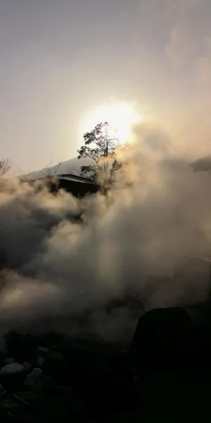 这才是我最喜欢的别府的样子，被热汤的蒸气笼罩的小镇黄昏