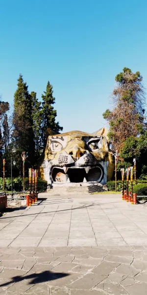 云南民族园，很九十年代的景点，人还那么多