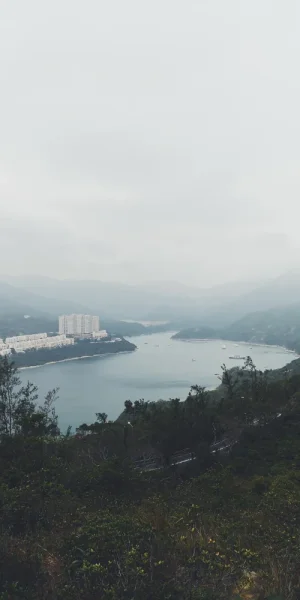 香港港岛徒步径第八段。曾被评为亚洲最美什么的，天气不太行，看个大概