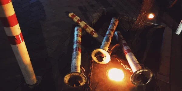 感觉又是一次深夜的历险，即时仍旧是闹市范围，很多角落也没什么人