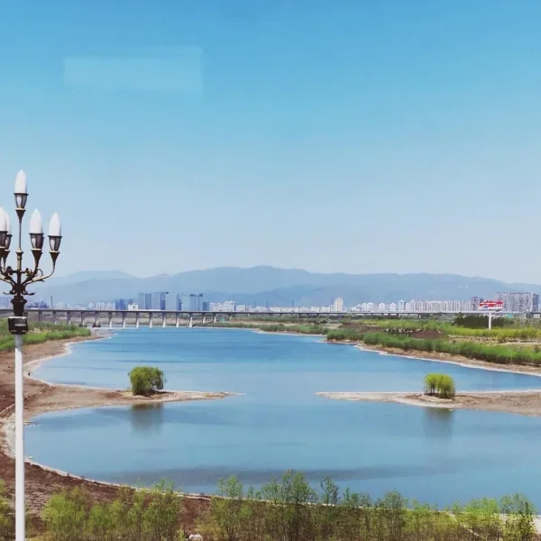 地铁上抓拍到的园博湖一景，也算没留遗憾
