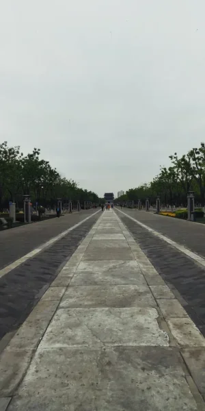 永定门公园。后建的城楼，新建的公园，还是很京城