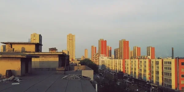 又上了十年前的屋顶，感叹时间
