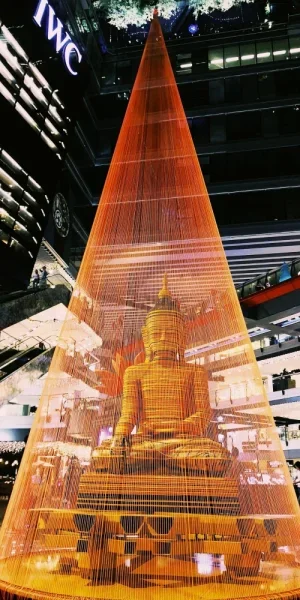 神奇的地方，FINE ART与商业的完美结合