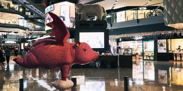 飞猪流。猪真是现代艺术的宠儿啊