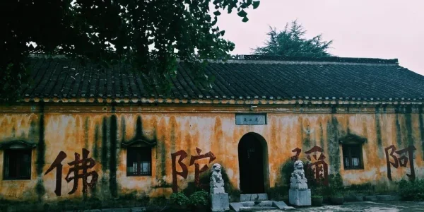 鹿山庵。句容鹿山脚下一处尼僧寺院