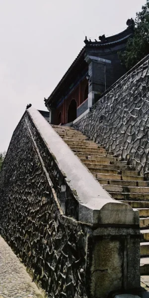 房山云居寺，建在山坡上的寺院