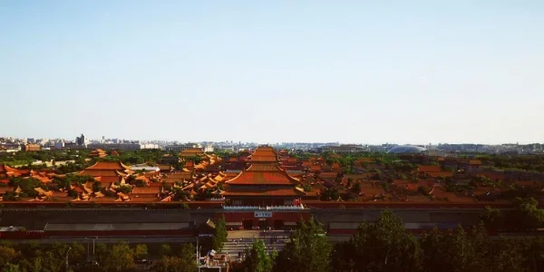 景山公园。一片升平的局面