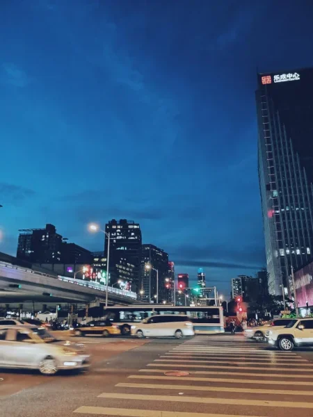 东三环看远处的CBD，华为的手持夜景不错