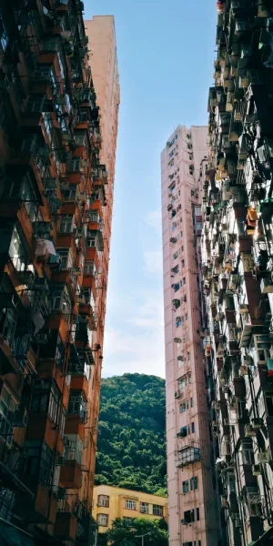 香港鲗鱼涌。还能看到不少台风山竹经过的痕迹