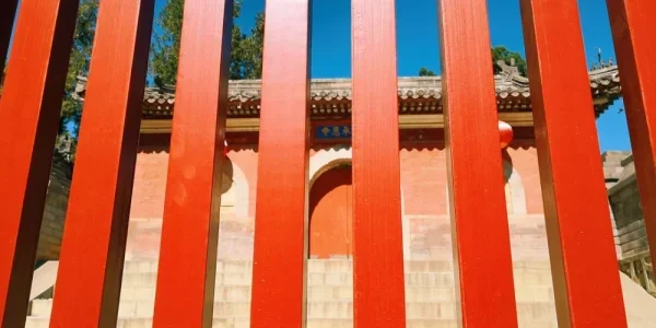 承恩寺。据说是从来未对公众开放的神秘寺院，外面看维护的还是不错的。