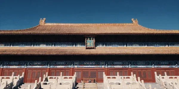 太庙。因为太像故宫又没游客变成了专门拍婚纱照的地方