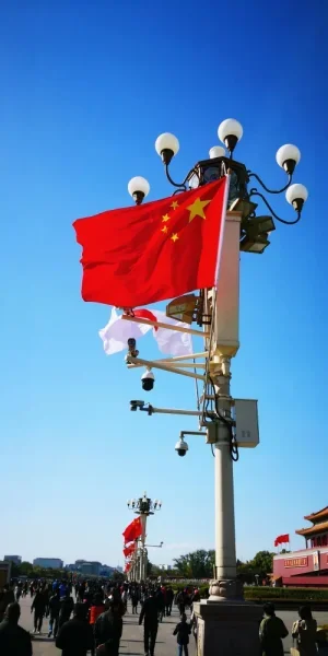 安倍访华，天安门前挂出的日本国旗