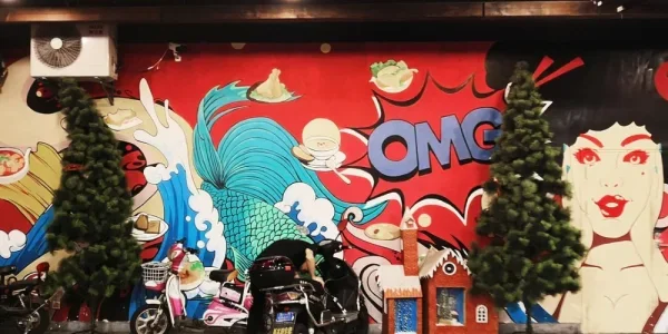 上海火车站旁边的一个地下美食广场