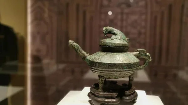 闭展之前来国家博物馆看了一眼虎鎣。