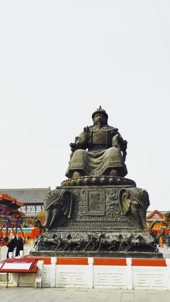 呼和浩特大召广场，逛庙会的地方