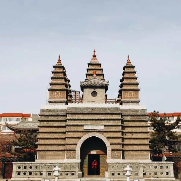 呼和浩特五塔寺。跟北京五塔寺很像