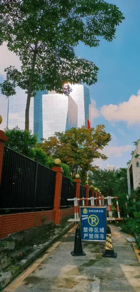 岗厦北。诡异的下午