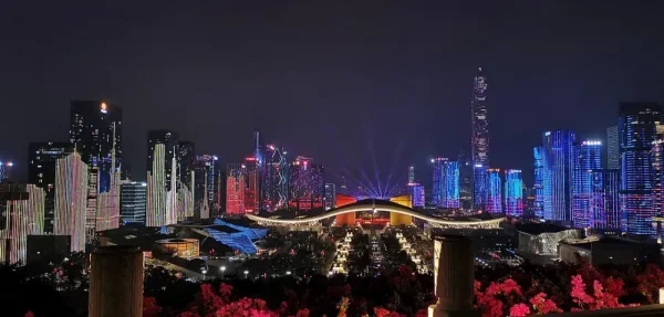 第一次完整看灯光秀，结果人还是不少