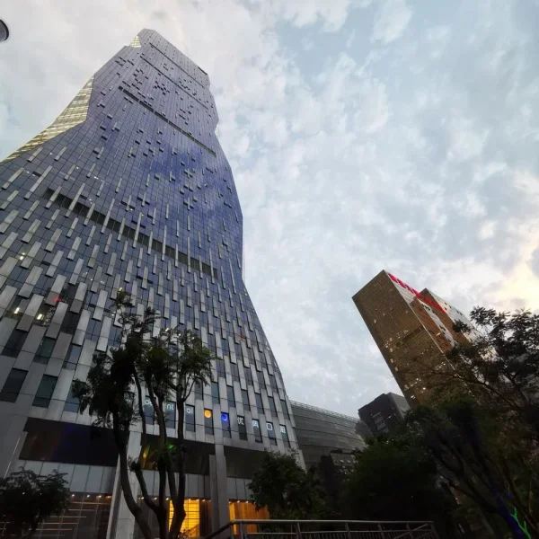 天终于蓝了