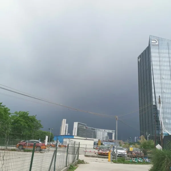 总是突如其来的雨