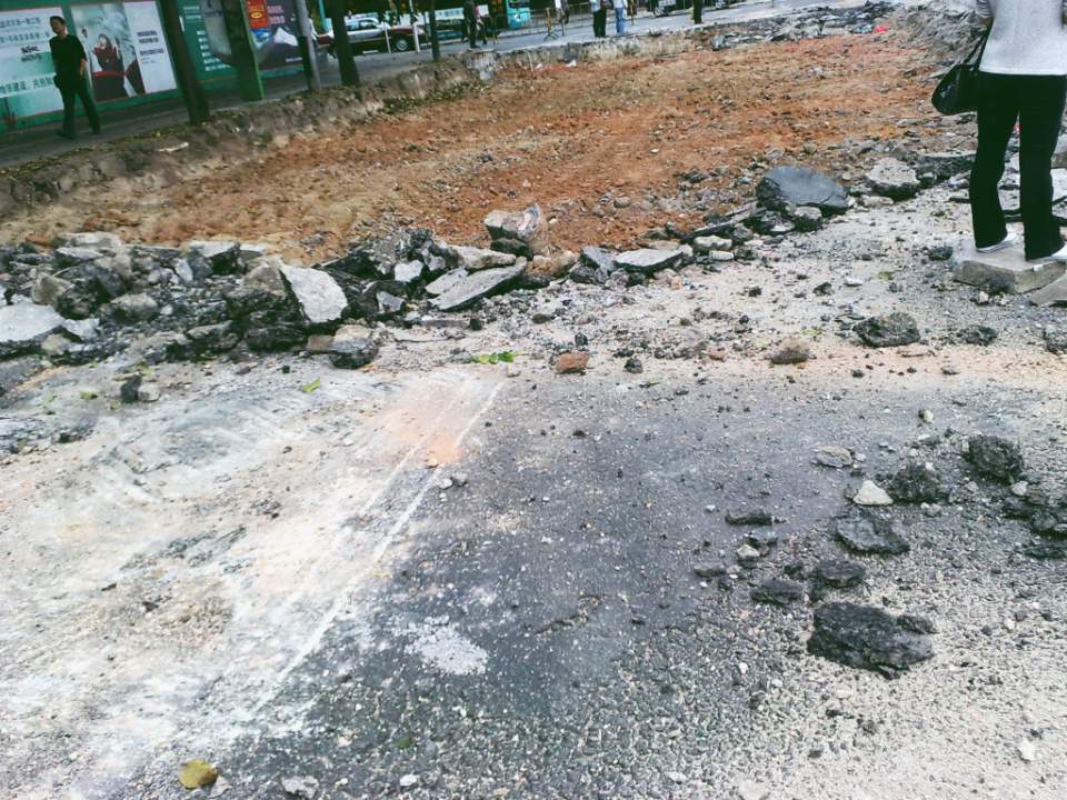 那些年拍了很多施工场合，深圳现在也没停下来，回忆正在慢慢消失，有可能是白石洲