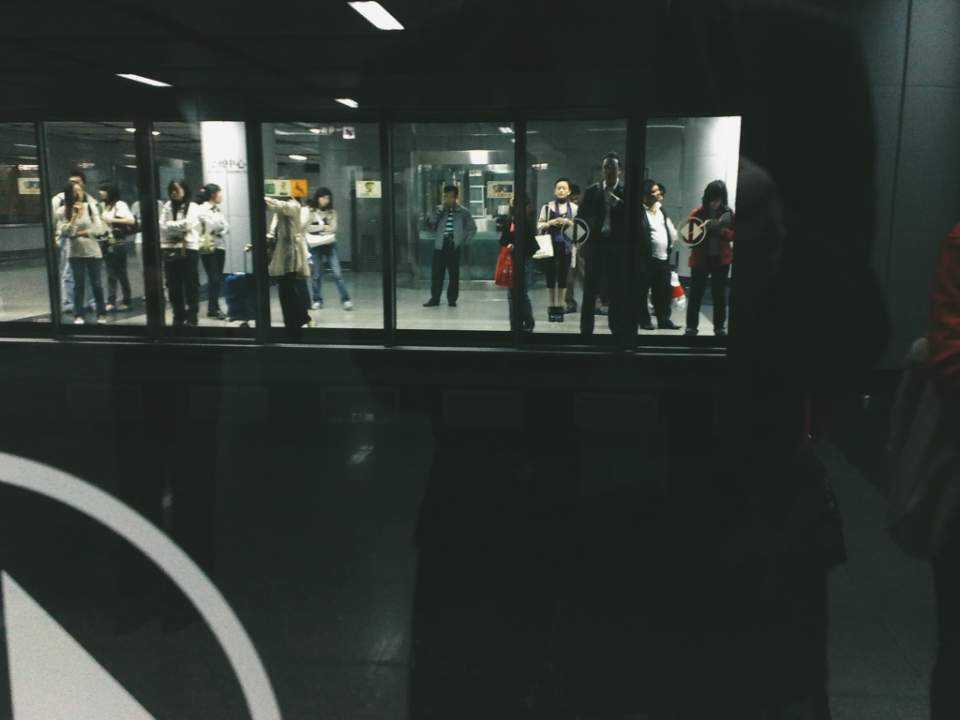 会展中心地铁站，只有两条地铁的年代，做为唯一的换乘站，还是很优雅的