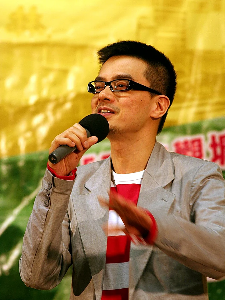 黄耀明